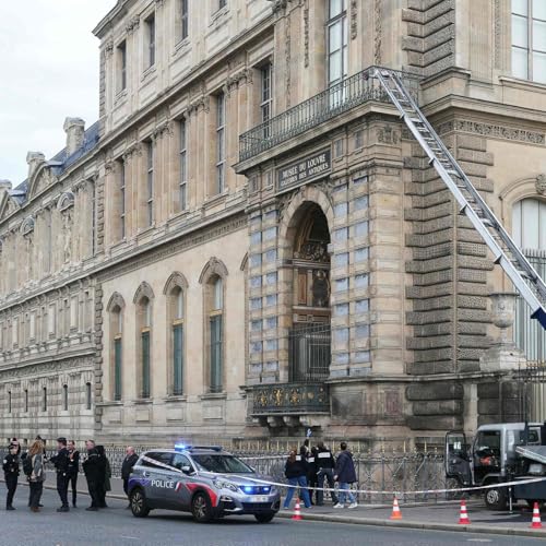『Two more suspects charged over Louvre heist』のカバーアート