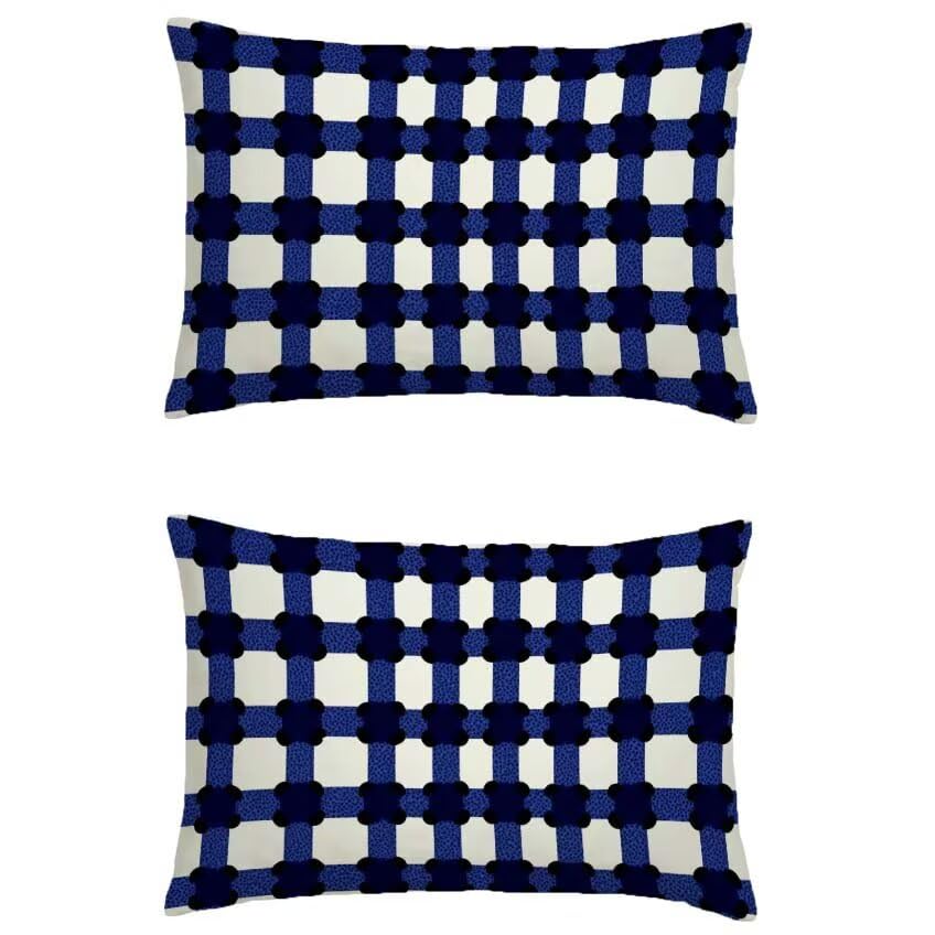 Housse de coussin grille bleu marine pour rafraîchir la décoration de terrasse