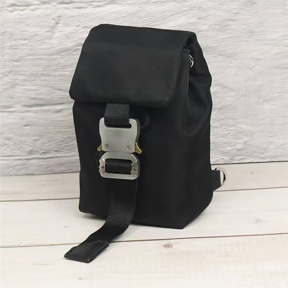 バッグ 1017 ALYX 9SM Asymmetrical Flat Pouch バッグ 1017 ALYX 9SM Asymmetrical Flat Pouch 1017 ALYX 9SM