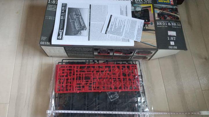Level Revell Steam Locomotive BR01 & BR02 Plastic Model Box May Have Scratches and Dents