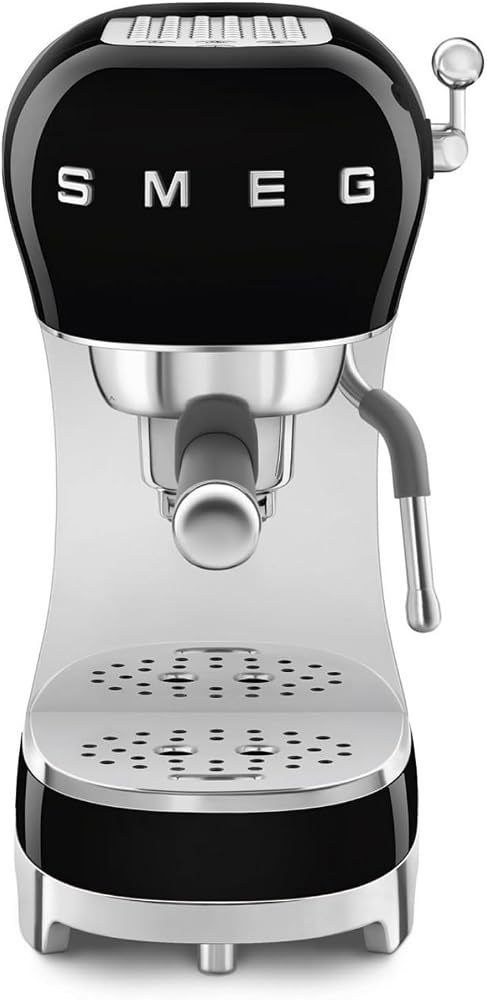 Smeg, Machine à Café Expresso Manuelle ECF02BLEU, Système Thermoblock et Buse Vapeur, 4 Fonctions Expresso, Plateau Amovible, Porte Filtre, Réservoir d'Eau 1 L, Dimensions Compactes, 1350W, Noir