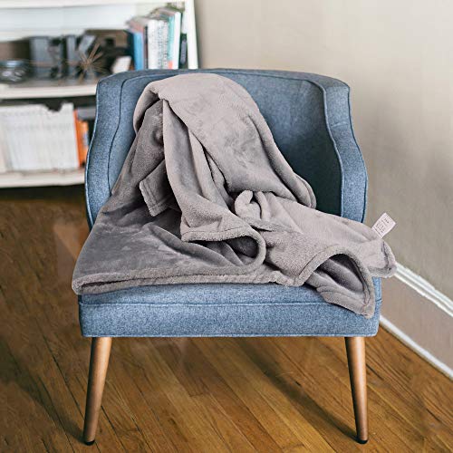 EIUE Comfortable Flannel Fleece Throw Blanket,Ultra Soft Nap Bedding Coverlets Quilt for Couch Sofa Bed Traveling,Lightweight Bed Blanket for All Season.(Grey,40x60 inches) - Thumbnail 2