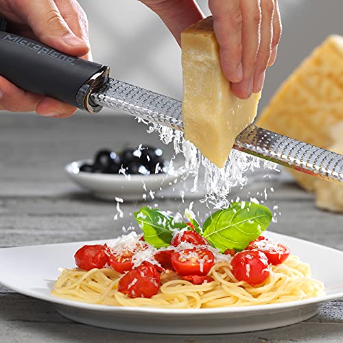 Microplane Zester rasp in Zwart voor citrusvruchten, harde kaas, gember, chocolade, nootmuskaat en truffel met fijn roestvrijstalen blad - Made in USA - Image 7