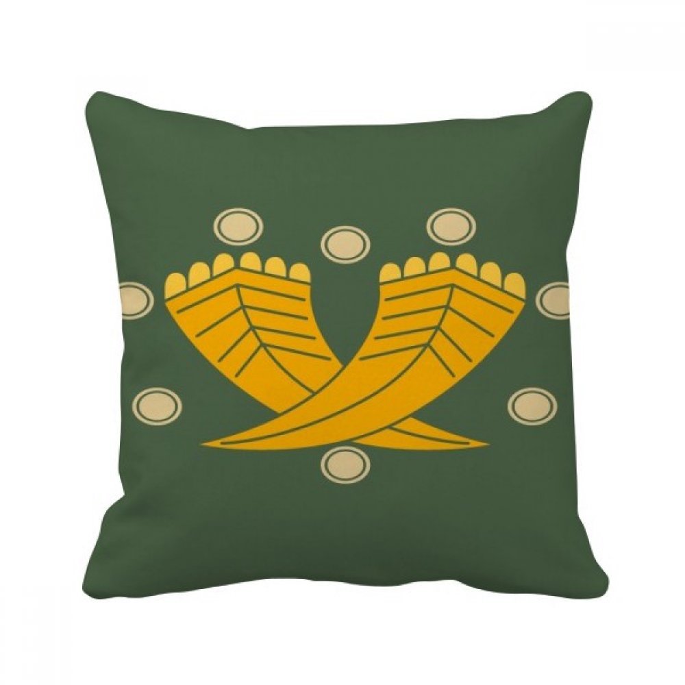 Coussin fleur jaune japonaise pour soulager le dos sur un canape inconfortable