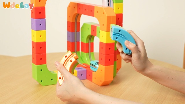 Circuit De Train électrique 123 Pièces – Rails Modulaires 3D – Train Anti-gravité – Pour Enfants De 3 à 8 Ans – Cadeau éducatif