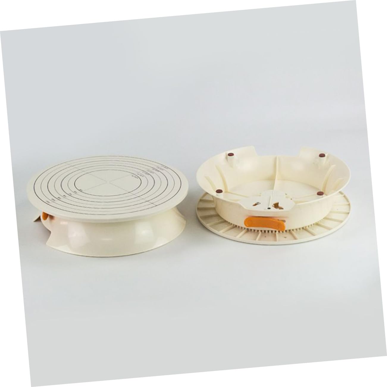 Piattaforma Rotante da 12 Pollici per Torte in Plastica Gialla con Base Antiscivolo e Scala Integrata per Decorazione Fai da Te in Pasticceria
