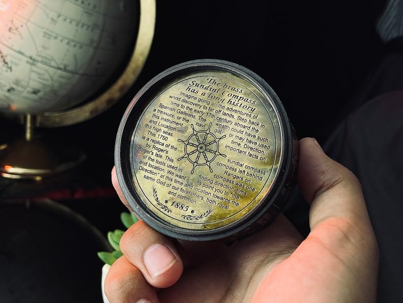 Brújula de bolsillo con reloj de sol de latón, accesorio náutico y steampunk para camping y senderismo, acabado antiguo grabado miniatura 4