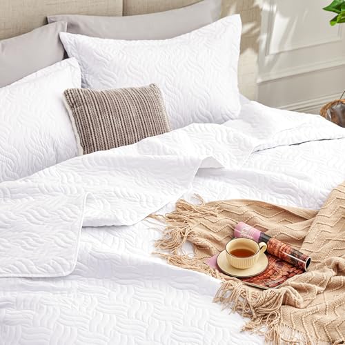 Love's cabin California King Size Quilt Bedding Set White Bedspread - Cal King Summer Lightweight Bedspread Comforter - Wave Pattern Coverlet for All Season - 3 Pieces (1 Quilt, 2 Pillow Shams)
