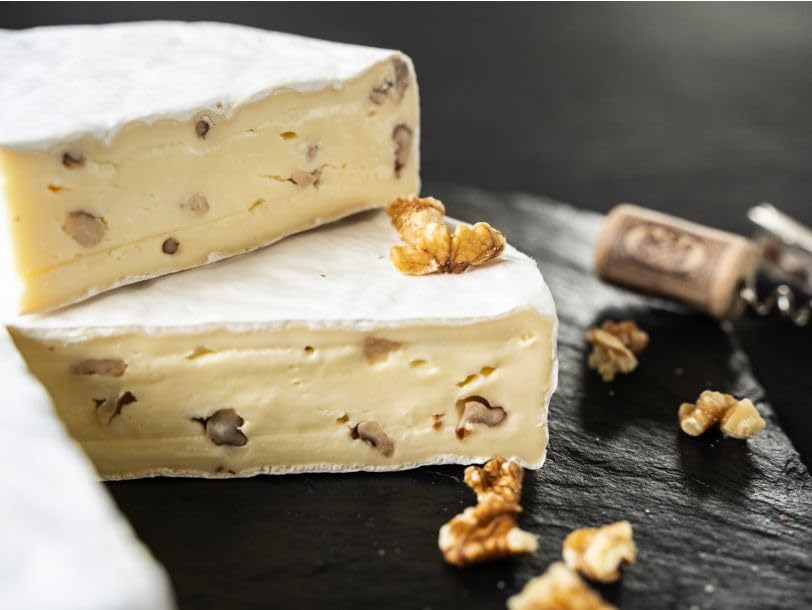 Walnussbrie aus Österreich 500g 1/2 Laib