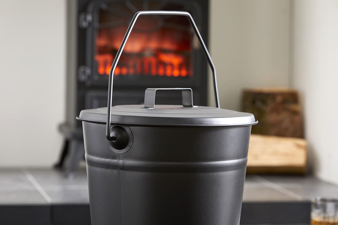 Aurahome Coal/Black Ah® Heavy Duty Steel /Ash/Kindling Fireside Bucket With Handle & Secure Lid Welded Base 16 Litre Powdercoated 1.8Kg Weight Multi Use Around Home Garden, Log Storage, Wood Burner Bbq