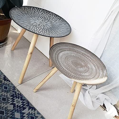 Mesa de esquina vintage redonda para disfrutar de tu café en una sala de estar acogedora
