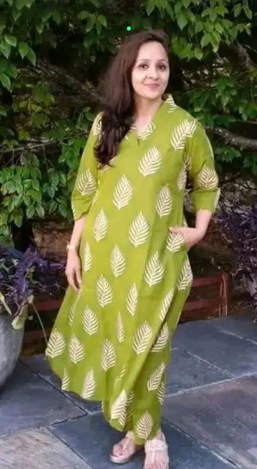 Image of Ladies Designer Three-Quarter Sleeves Rayon Kurti Palazzo Pair Traditional Celebration Straight Fit Clothing Set