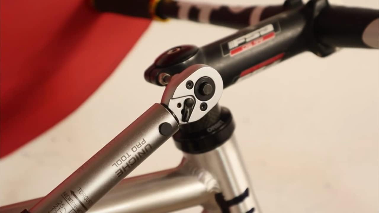 UNICHE Pro Tool 1/4 Inch Drive Click Bike Torque Wrench Set, 1-25 Nm(8.9-221.3 IN.LB), Torque Wrench Set with 15 Pcs Bit Sockets and Protective Case, For Bike, MTB, and Motorcycle Maintenance