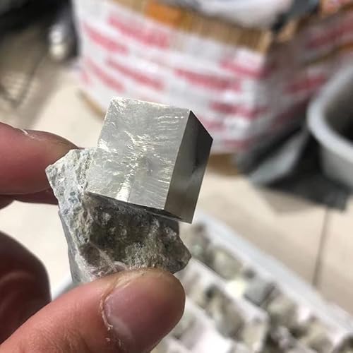 JUIYU Pedra de cristal pirita natural pedra de cristal mineral quadrado quartzo amostras presentes (