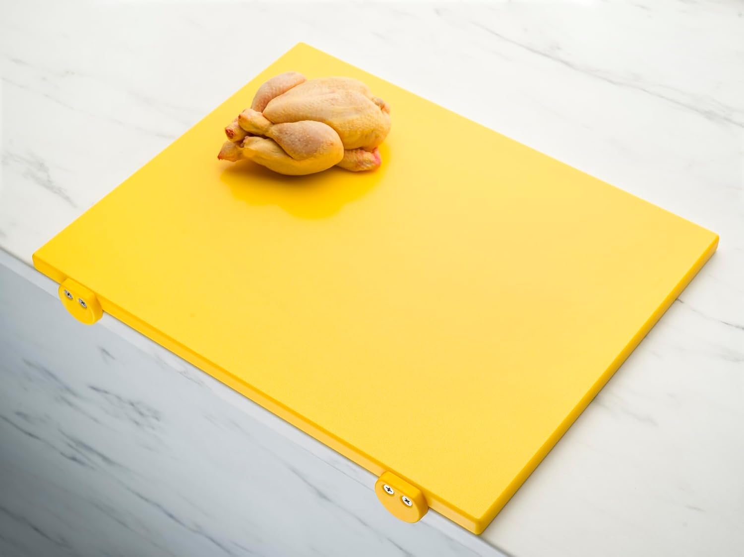 Tagliere Professionale in Polietilene GIALLO CM 50x40x2 cm Certificato HACCP o uso generico consigliato per lavorazione POLLAME CRUDO ANTICONTAMINAZIONE Alimentare ANTIBATTERICO Con Fermi Inox