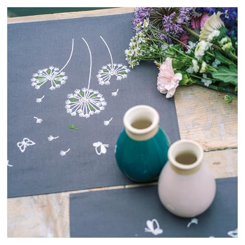 Serviette à broder FLEUR DE PELUCHE VERVACO pour sublimer votre déco de table
