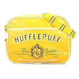 Cuenta con el escudo de Hufflepuff y la referencia "Team Quidditch"