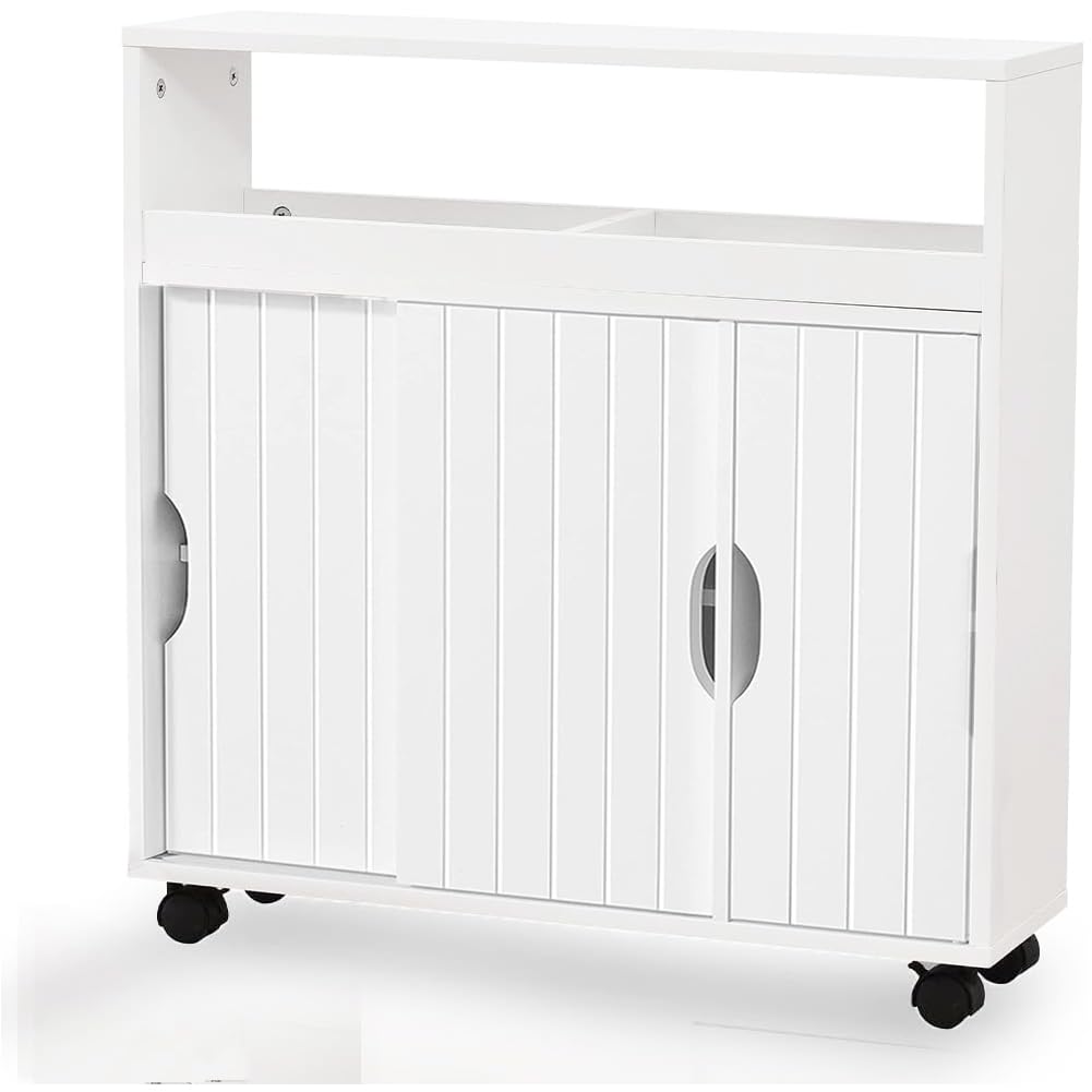 Shally Dogan Mobile da Bagno con 4 Ruote Girevoli a 360°, Carrellino Stretto con Ante Scorrevoli e Ripiani in Legno Bianco, Armadietto Carrello Slim Salvaspazio per Cucina, Sgabuzzino, Multiuso