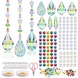 【SUNCATCHER CRISTAL】 : Contient 10 attrape soleil en cristal colorés de 38mm dans cinq formes élégantes, avec des perles en verre transparent et en acrylique, des étoiles et des éléments facettés. Ces pendentifs arc en ciel pour fenêtres transforment la lumière du soleil en reflets éclatants, créant une atmosphère chaleureuse et confortable pour les fenêtres, les balcons ou les salons.