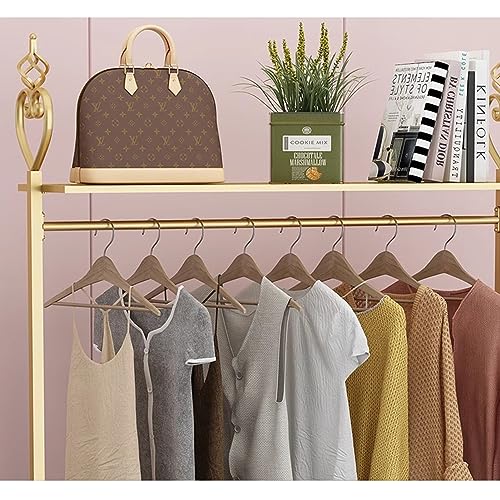 Tringle à vêtements peu encombrante pour optimiser le rangement d'un studio