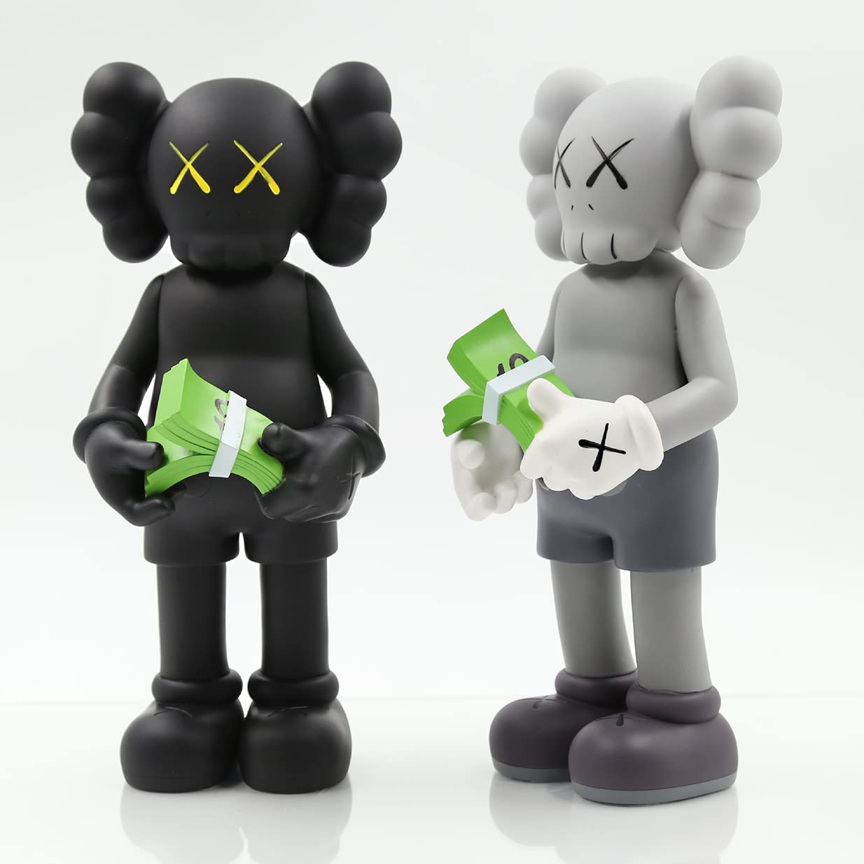 New Anime Trend Fashion Doll KAWS Action Figure +Same Keychain PVC