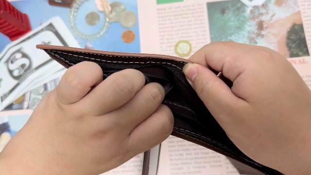 Acquista Portafoglio da uomo con tasca frontale ultra sottile Bifold con 8 slot per carte Slot da viaggio minimalista per finestra ID per patente di guida, carte d'identità aziendali in Italia a