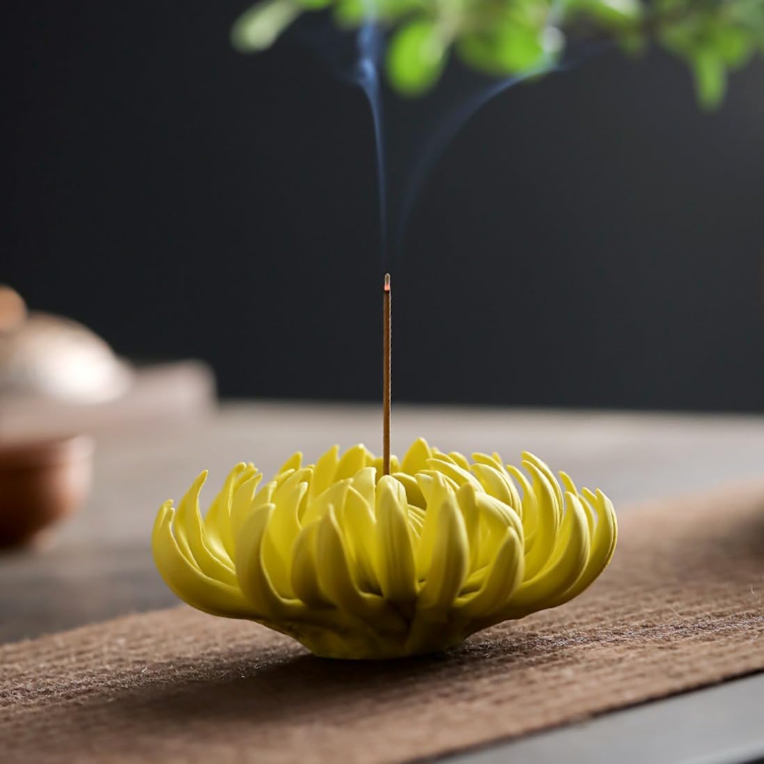 Ceramic Chrysanthemum Shape Incense Burner Stick Holder Aromatherapy Line Incense Base Table Craft Ornaments Tearoom,Yoga,Office (White,L)