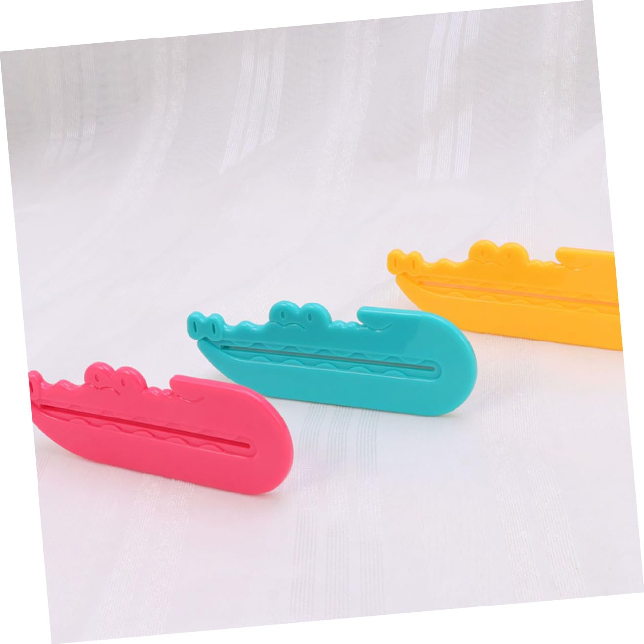 GOOHOCHY 6pcs Toothpaste Dispenser Toothpaste Cream Squeezers Tooth Paste Rolling Toothpaste Hand Juicer Toothpaste Squeezers Multipurpose Toothbrush Dispenser Key Multifunction