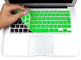 SOFT TOUCH PROTECTION - Su forma le dará sensación de piel en cada tecla con su suave acabado mate de alta dureza tendrá una interacción antideslizante totalmente compatible sin afectar la sensibilidad de la misma. Esta pieza de fino poliuretano es flexible, liviano y moderno y la ayudará con la limpieza de sus teclados.