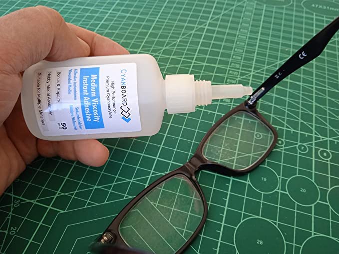3 unidades de 50grs de adhesivo instantáneo de cianoacrilato viscosidad media. Pegamento múltiples materiales, modelismo y maquetas, reparaciones.