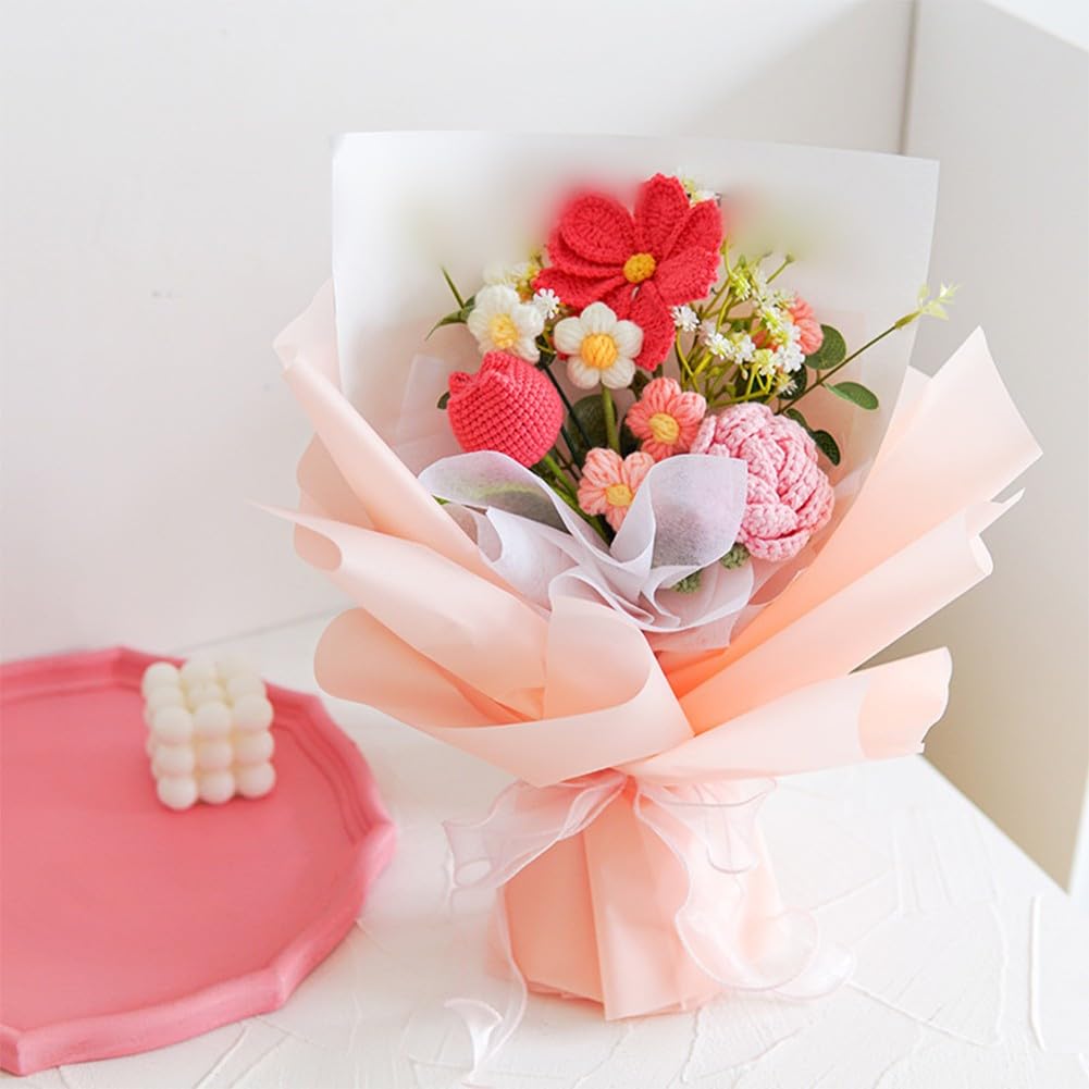 Bouquet di fiori artificiali lavorati a maglia, decorazione artigianale per la festa della mamma