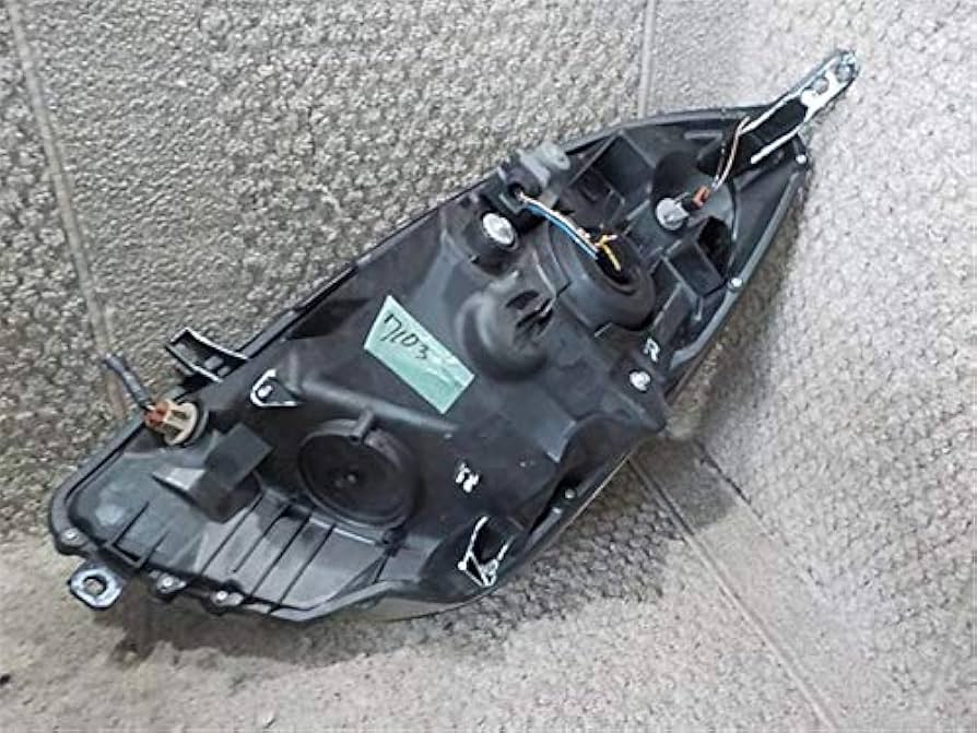 日産　ノート　ヘッドライト　純正・右 日産 ノート ライダー 純正 右 ヘッドライト 前期 E12 26010