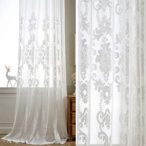 Rideau transparent blanc pour masquer le vis-à-vis du salon
