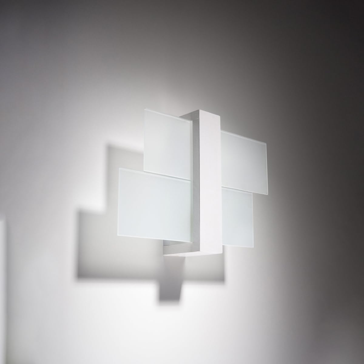 SOLLUX lighting Feniks 1 Lampada da parete | Elegante alloggiamento in legno + combinazione di paralume in vetro | Lampadina E27 sostituibile, 1 x 60 W | Bianco, 43 x 12 x 30 cm