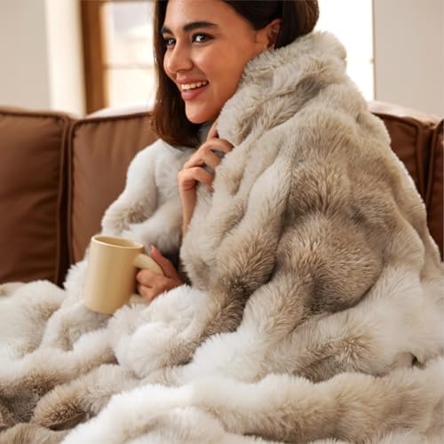 Bedsure GentleSoft Fluffy Faux Fur Throw Blanket for Couch, Soft ...