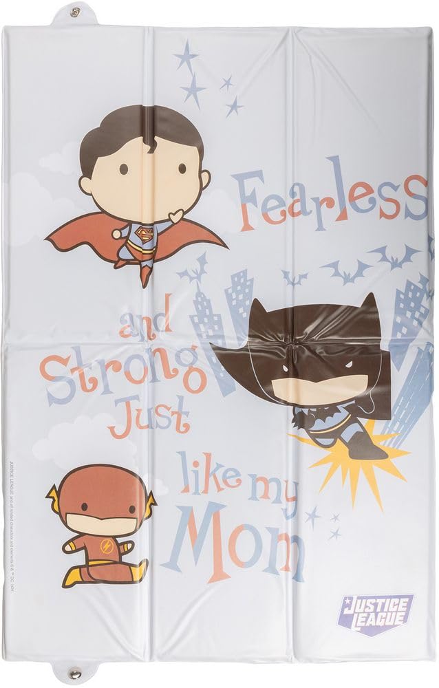 Table à langer pliable Warner Bros Justice League pour enfants, parfaite pour voyager, peu encombrante, souple et équipée d'une fermeture à bouton, dimensions 61 cm x 39 cm