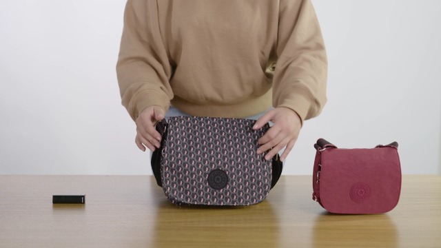 Kipling Loreen M Borsa A Tracolla Con Patta Signature Emb - Acquista A