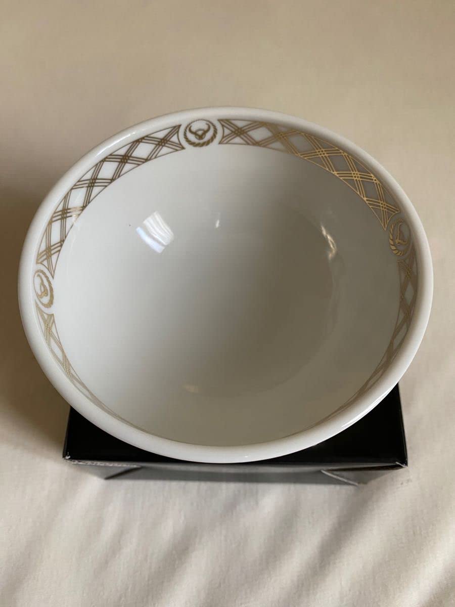 吉野家 食器セット 伝統的デザイン　非売品 Amazon.co.jp: 吉野家 茶碗セット 食器 お皿 牛丼屋 : ホーム