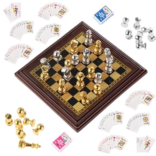 TIESOME Juego de ajedrez internacional de casa de muñecas en miniatura, 2 barajas con 4 fundas de cartas, mini tablero de ajedrez con 32 piezas de ajedrez en miniatura 1:12, accesorios de muebles de | Ya disponible en tu tienda friki favorita! En mundofriki.es! TIESOME Juego de ajedrez internacional de casa de muñecas en miniatura, 2 barajas con 4 fundas de cartas, mini tablero de ajedrez con 32 piezas de ajedrez en miniatura 1:12, accesorios de muebles de | Ya disponible en tu tienda friki favorita! En mundofriki.es!