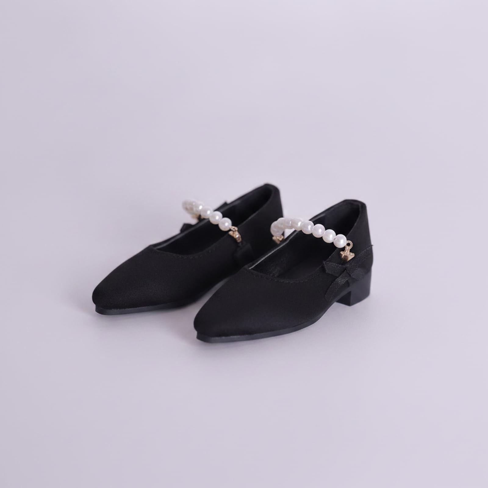 Puppenschuhe mit Perlenriemen