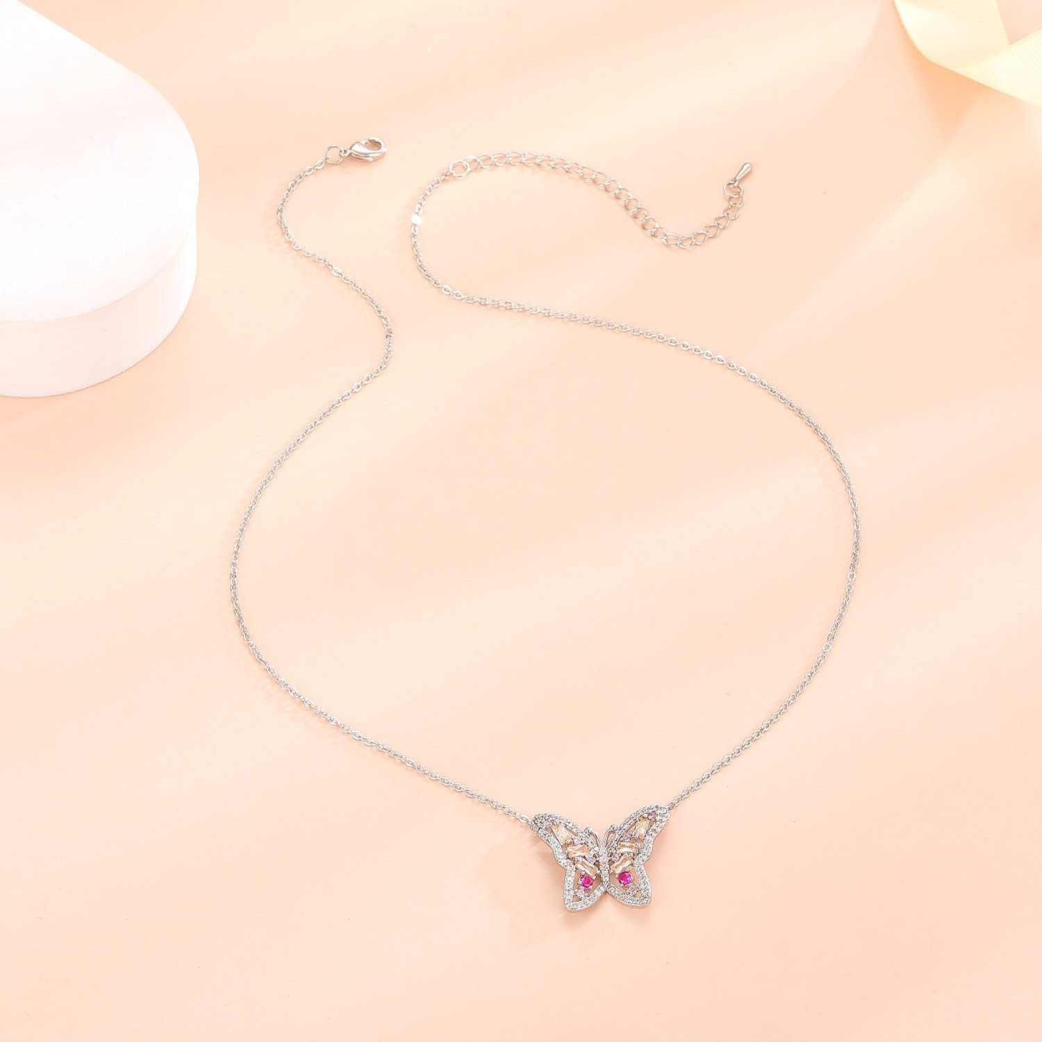 Collane Elegante Farfalla Signora Ciondolo Collana Signore Pendente Banchetto Moda squisita Elegante Collana Gioielli Collana da Donna (Metal Color : GOLD2)