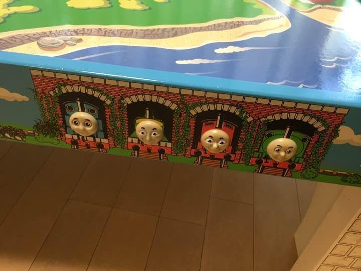 送料込みトーマス プレイテーブル L 貴重な完売品 ラーニングカーブ カーヴ トーマス プレイテーブル L な ラーニングカーブ カーヴ きかんしゃ