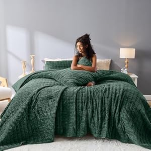 Wonderful Luxury Velvet Quilt – Striped Channel Stitch Forest Green Quilt Queen, Soft Corduroy Lightweight Comforter, Pet-Friendly, Tear-Resistant, Bedspread Coverlet Bedding for All Season,94″x94″