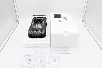 新品同様 オートアート 1/18 ケーニグセグ ONE:1 ゴールドストライプ 新品同様 オートアート 1/18 ケーニグセグ ONE:1 ゴールド