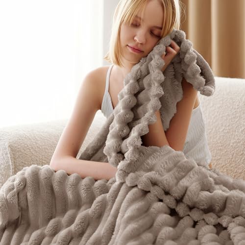 BEDSURE Kuscheldecke für Zimmer Deko - Wolldecke & Fleecedecke, Sofadecke, Weiche Warme Grobe Korddecke für Couch, Wohn- & Kuscheldecken, Tagesdecke, Braun, 150 x 200 cm