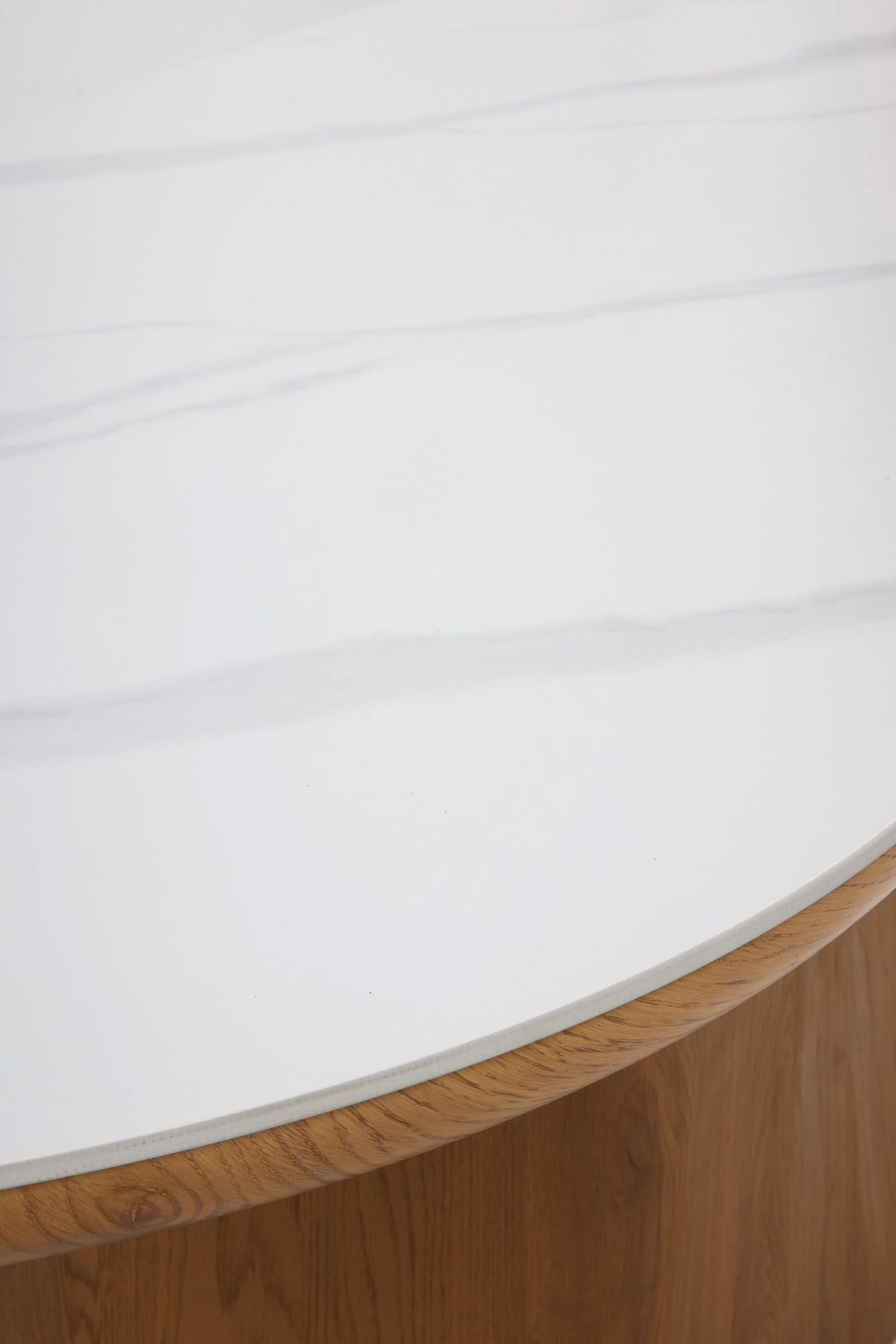 Table à manger ovale 200 x 100 cm MDF chêne avec surface en céramique effet marbre blanc Calacatta, design élégant et moderne pour salon ou salle à manger