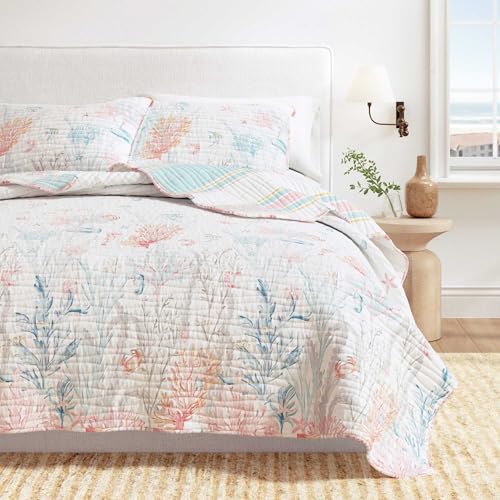 Image of Great Bay Home Coastal Quilt Set - 3-Piece Full /Queen Size Coral Bedding Set - Lightweight, All-Season, Reversible Bedspread (Coral Reef)