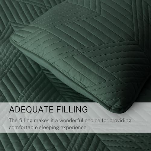 Exclusivo Mezcla California King Quilt Bedding Set, Lightweight Green Oversized King Bedspreads Soft Modern Geometric Coverlet Set for All Seasons (1 Quilt and 2 Pillow Shams)