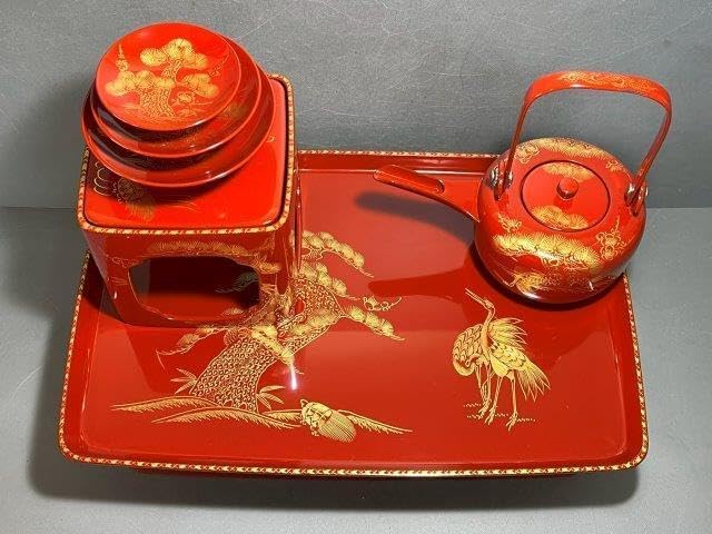 輪島塗 堅地 朱塗 松鶴亀沈金 屠蘇器 三揃 共箱 三ツ組杯 杯台 銚子