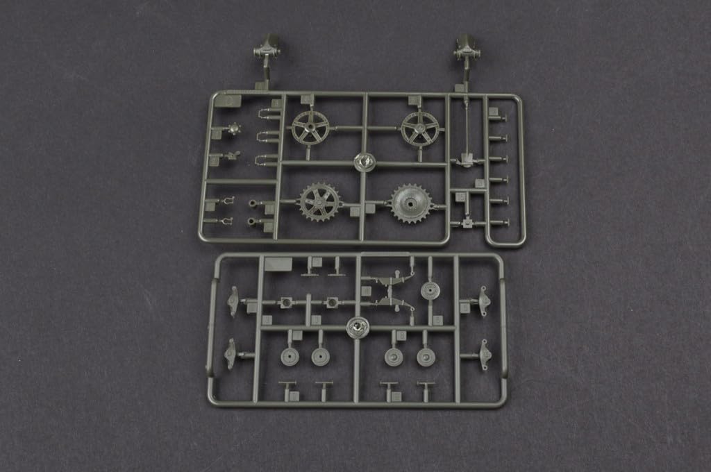 Hobby Boss Soviet T-26 Light Infantry Tank Model 1931 Vehicle Model Building Kit